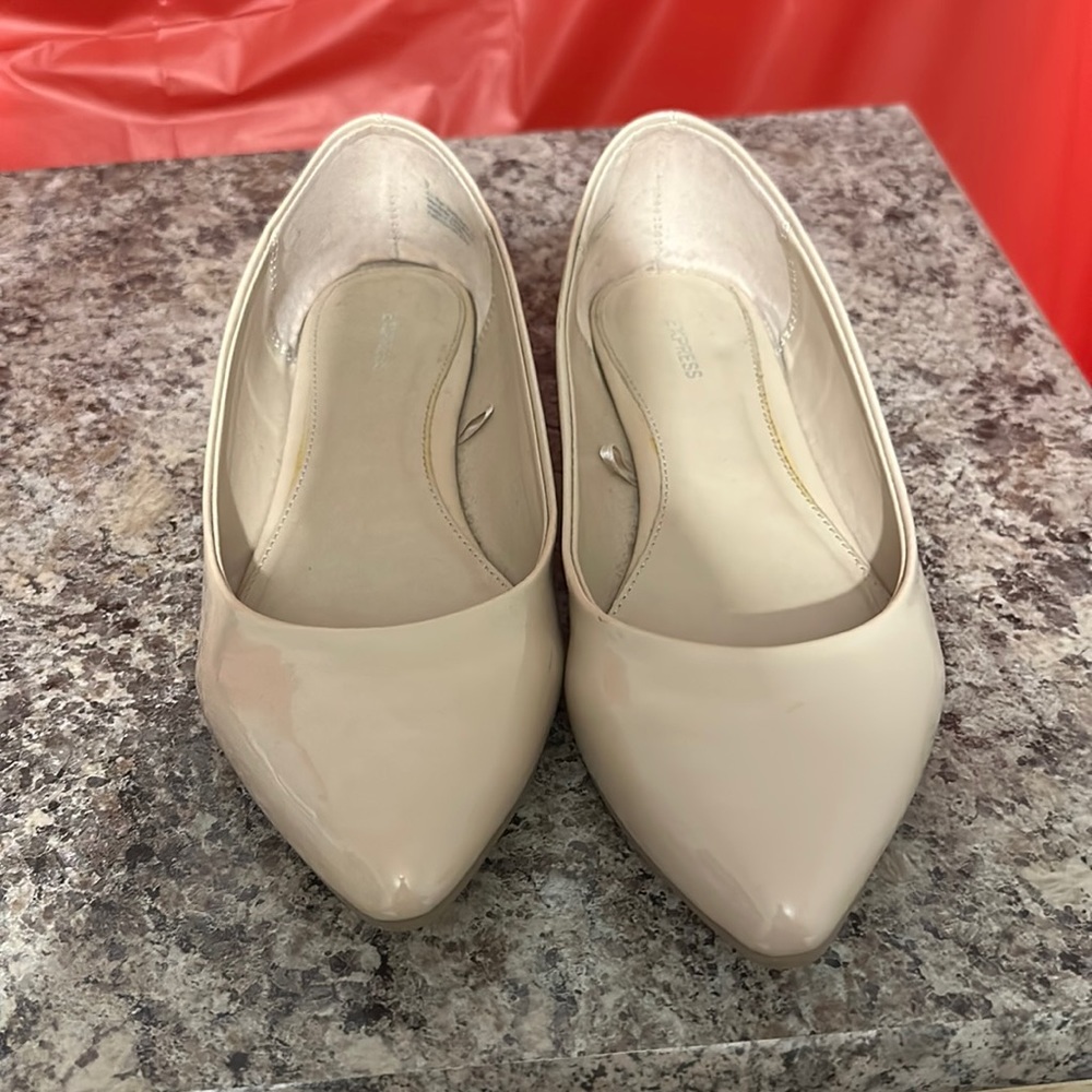 Nude flats